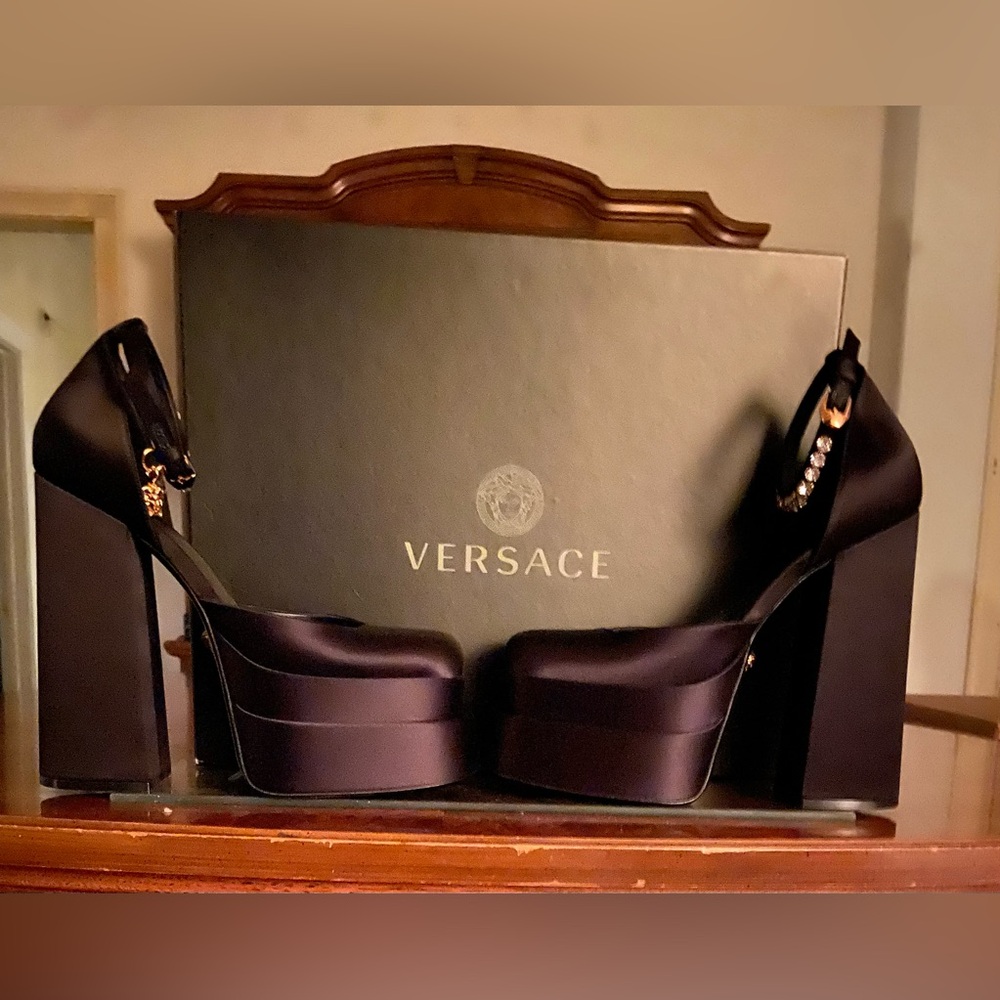 Women’s Heels **Never Worn**